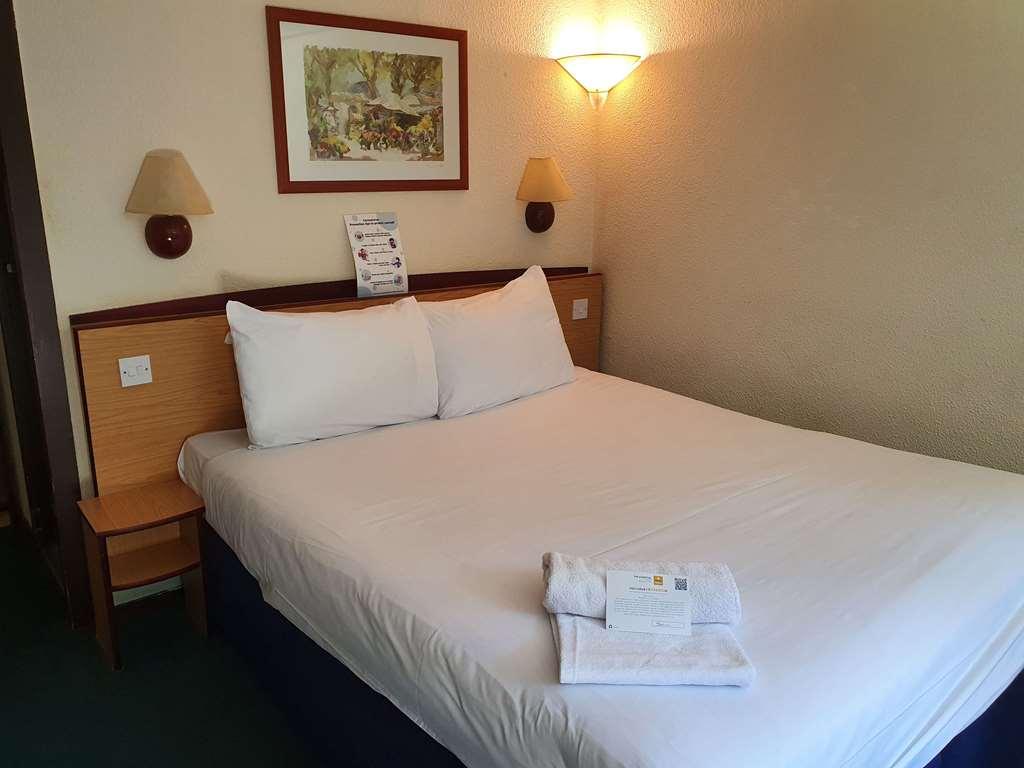 Campanile Hotel Cardiff Room photo